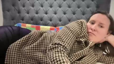 Nadia Ferreira  online show from 02-16-25, 06:10