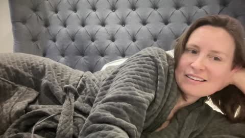 Nadia Ferreira  online show from 02-26-25, 04:45