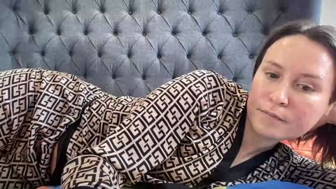 Nadia Ferreira  online show from 11-11-25, 11:10