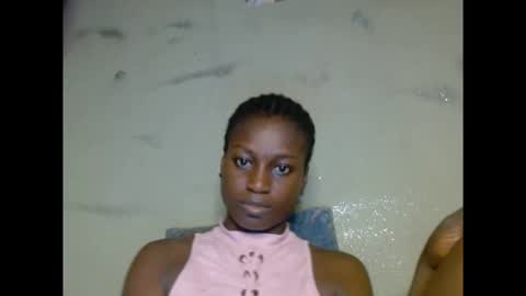 Snapshot of eatuupx chatting on 12-21-25, 01:29 eatuupx online show from 12-21-25, 01:29