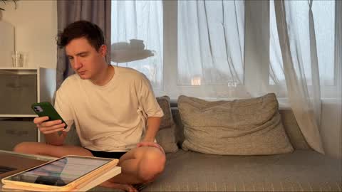 Custom content and video calls are available as well  online show from 11-24-25, 06:13