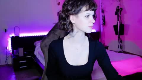 Snapshot of ebfaafret chatting on 11-19-25, 04:23 Matilda online show from 11-19-25, 04:23