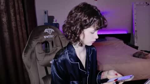 Snapshot of ebfaafret chatting on 12-16-25, 05:45 Matilda online show from 12-16-25, 05:45