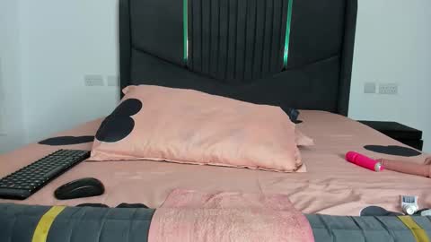 Snapshot of ebony_angelina chatting on 02-18-26, 03:35 Angelina online show from 02-18-26, 03:35