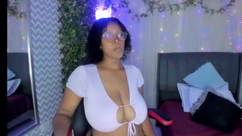 Snapshot of ebony_colombian chatting on 12-11-24, 12:44 Andrea online show from 12-11-24, 12:44