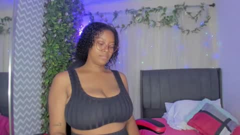 Snapshot of ebony_colombian chatting on 01-07-25, 12:45 Andrea online show from 01-07-25, 12:45