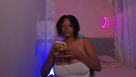 Snapshot of ebony_colombian chatting on 01-17-25, 11:40 Andrea online show from 01-17-25, 11:40