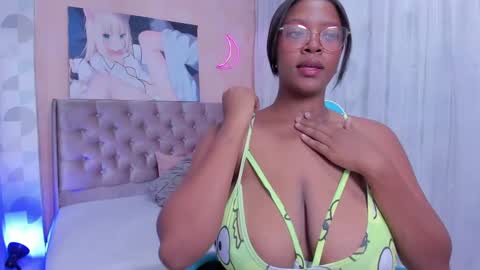 Snapshot of ebony_colombian chatting on 03-11-25, 12:00 Andrea online show from 03-11-25, 12:00