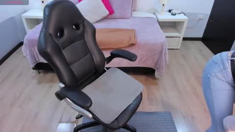 ebony_fantasy2 online show from 10-21-25, 12:06