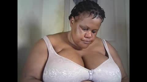 Snapshot of ebony_magixs chatting on 10-09-25, 03:54 ebony_magixs online show from 10-09-25, 03:54