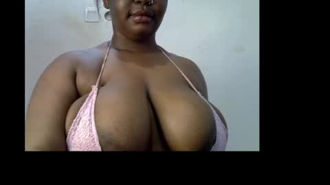 Snapshot of ebony_plumx12 chatting on 04-26-26, 07:28 Prisy online show from 04-26-26, 07:28