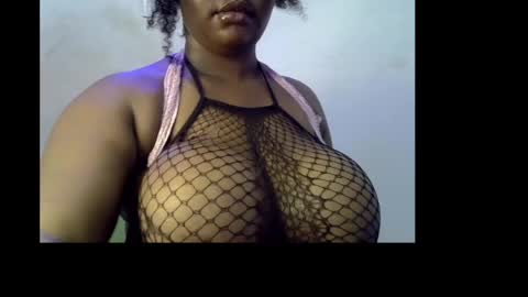 Snapshot of ebony_plumx12 chatting on 04-26-26, 07:33 Prisy online show from 04-26-26, 07:33