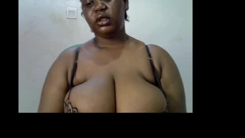 Snapshot of ebony_plumx12 chatting on 04-28-26, 07:30 Prisy online show from 04-28-26, 07:30