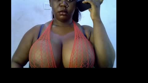 Snapshot of ebony_plumx12 chatting on 05-05-26, 08:00 Prisy online show from 05-05-26, 08:00