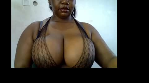 Snapshot of ebony_plumx12 chatting on 05-09-26, 07:35 Prisy online show from 05-09-26, 07:35