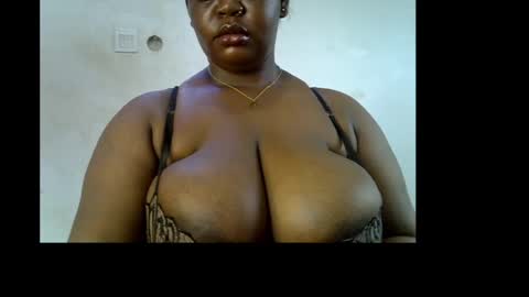 Snapshot of ebony_plumx12 chatting on 05-16-26, 08:33 Prisy online show from 05-16-26, 08:33