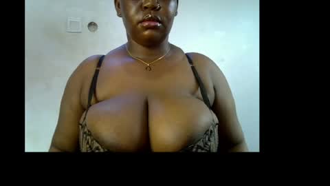 Snapshot of ebony_plumx12 chatting on 05-16-26, 10:36 Prisy online show from 05-16-26, 10:36