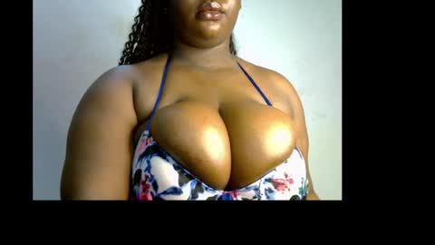 Snapshot of ebony_plumx12 chatting on 05-28-26, 05:43 Prisy online show from 05-28-26, 05:43