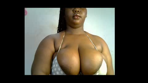Snapshot of ebony_plumx12 chatting on 05-31-26, 07:15 Prisy online show from 05-31-26, 07:15