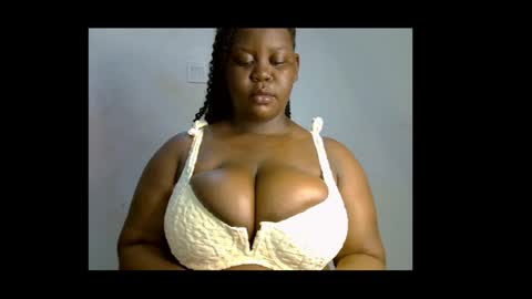 Snapshot of ebony_plumx12 chatting on 05-31-26, 06:20 Prisy online show from 05-31-26, 06:20