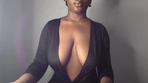 Snapshot of ebony_pussy98 chatting on 02-23-25, 11:33 delilah online show from 02-23-25, 11:33