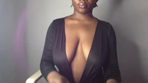 Snapshot of ebony_pussy98 chatting on 02-24-25, 02:58 delilah online show from 02-24-25, 02:58