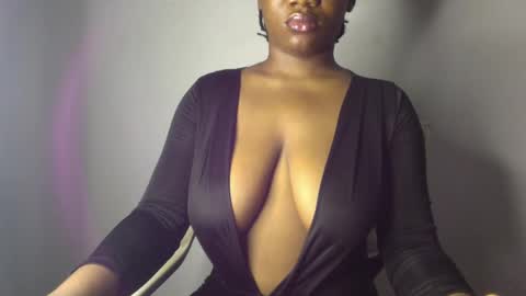 Snapshot of ebony_pussy98 chatting on 02-26-25, 02:48 delilah online show from 02-26-25, 02:48