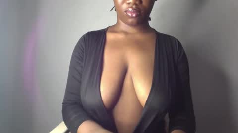 Snapshot of ebony_pussy98 chatting on 03-11-25, 06:53 delilah online show from 03-11-25, 06:53