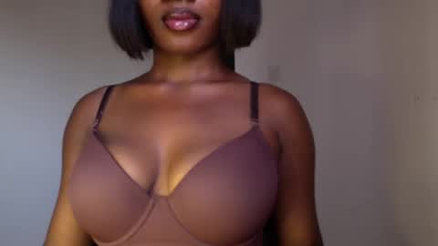 Snapshot of ebony_pussy98 chatting on 05-04-26, 11:06 delilah online show from 05-04-26, 11:06