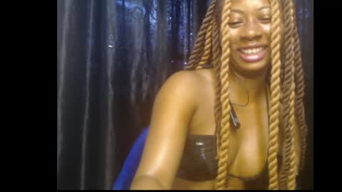 Snapshot of ebony_queenx chatting on 05-11-26, 09:48 Queen online show from 05-11-26, 09:48