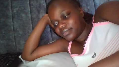 Snapshot of ebony_tasha chatting on 01-17-26, 11:48 tasha online show from 01-17-26, 11:48