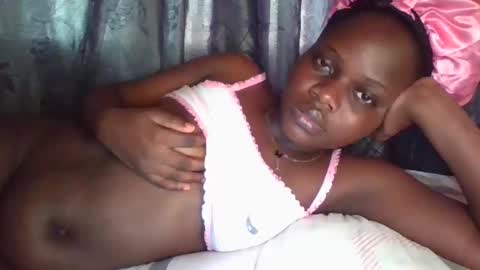 Snapshot of ebony_tasha chatting on 02-05-26, 03:16 tasha online show from 02-05-26, 03:16