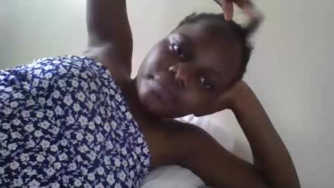 Snapshot of ebony_tasha chatting on 03-17-26, 11:24 tasha online show from 03-17-26, 11:24