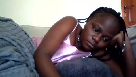 Snapshot of ebony_tasha chatting on 06-21-26, 06:05 tasha online show from 06-21-26, 06:05