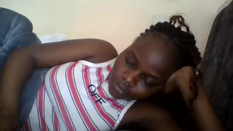 Snapshot of ebony_tasha chatting on 07-16-26, 05:35 tasha online show from 07-16-26, 05:35