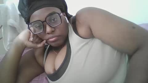 Snapshot of ebonybigtitqueen0 chatting on 09-14-25, 03:00 ebonybigtitqueen0 online show from 09-14-25, 03:00