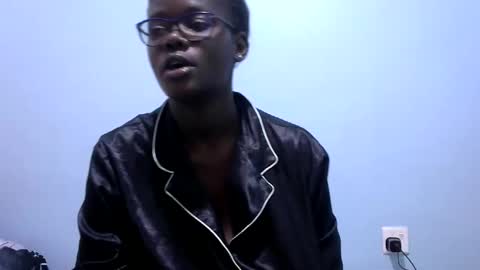 ebonybloom01 online show from 11-10-25, 12:26