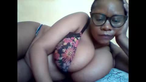 Snapshot of ebonybussy chatting on 05-01-26, 12:21 MAMITO online show from 05-01-26, 12:21