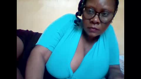 Snapshot of ebonybussy chatting on 05-10-26, 09:14 MAMITO online show from 05-10-26, 09:14