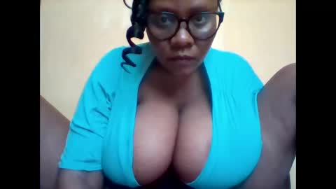 Snapshot of ebonybussy chatting on 05-11-26, 11:38 MAMITO online show from 05-11-26, 11:38