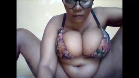 Snapshot of ebonybussy chatting on 05-27-26, 09:06 MAMITO online show from 05-27-26, 09:06