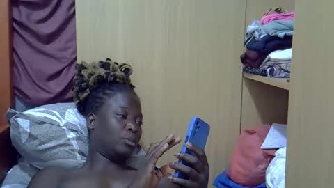 ebonydora online show from 10-19-25, 03:01