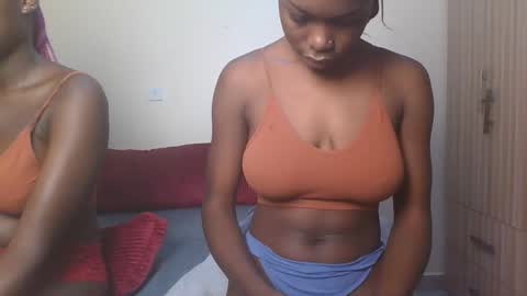 Snapshot of ebonydreamgirl_ chatting on 09-25-25, 06:33 ebonydreamgirl_ online show from 09-25-25, 06:33