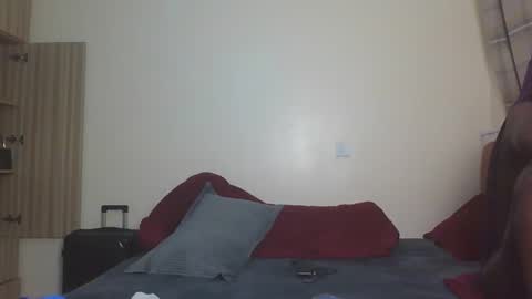 Snapshot of ebonydreamgirl_ chatting on 10-17-25, 07:38 ebonydreamgirl_ online show from 10-17-25, 07:38