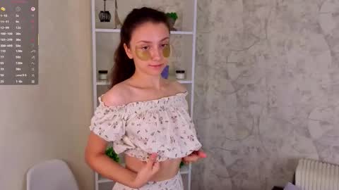 Snapshot of ebonyleibenstein chatting on 09-11-25, 03:17 Milly online show from 09-11-25, 03:17