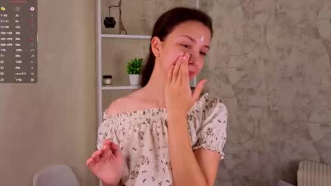 Snapshot of ebonyleibenstein chatting on 09-12-25, 03:17 Milly online show from 09-12-25, 03:17