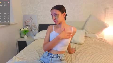 Snapshot of ebonyleibenstein chatting on 09-17-25, 03:08 Milly online show from 09-17-25, 03:08