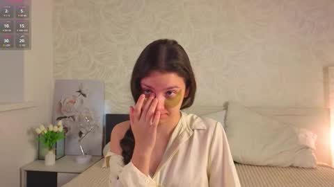 Snapshot of ebonyleibenstein chatting on 09-25-25, 03:10 Milly online show from 09-25-25, 03:10