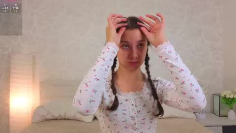 Snapshot of ebonyleibenstein chatting on 10-10-25, 03:05 Milly online show from 10-10-25, 03:05