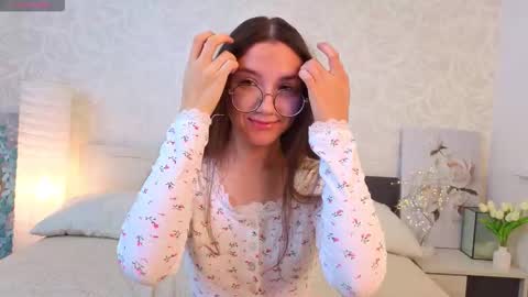 Snapshot of ebonyleibenstein chatting on 10-21-25, 03:18 Milly online show from 10-21-25, 03:18